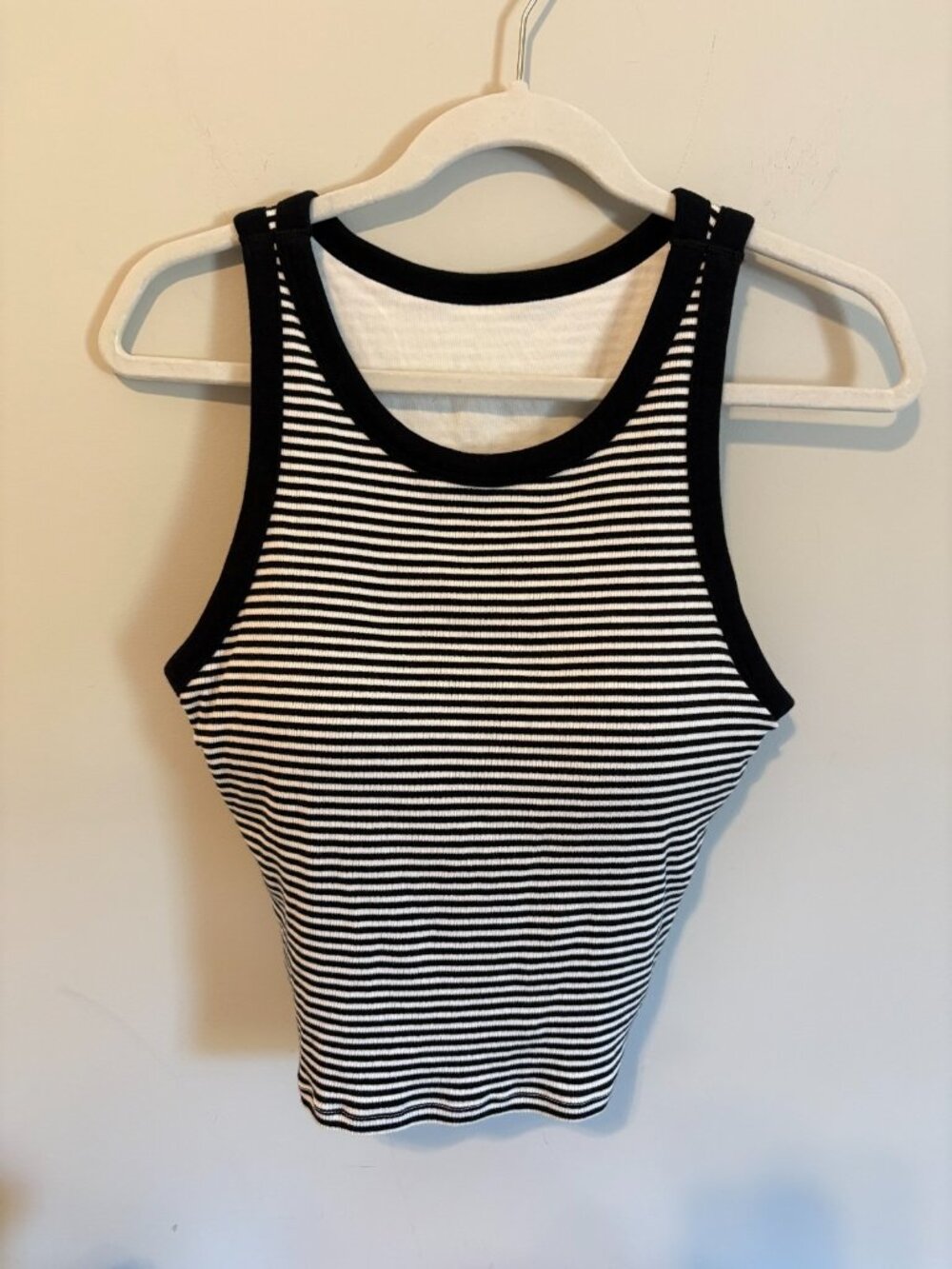 Uniqlo XL Women's Ribbed Cropped Built In Bra Tank Top